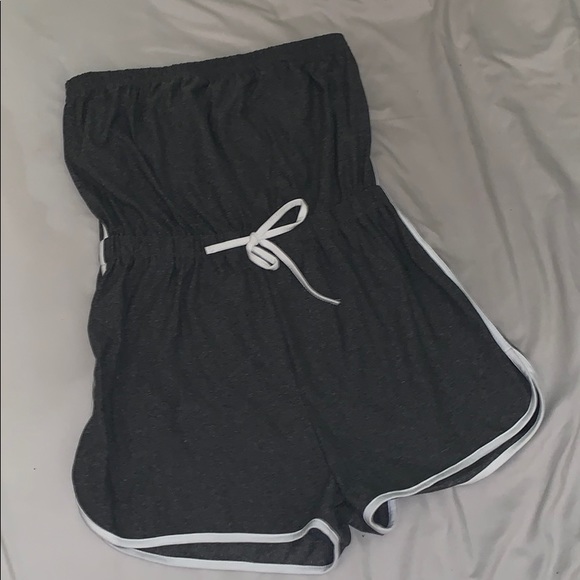 Gray romper - Picture 2 of 2